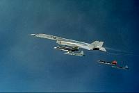 xb70midair01.jpg